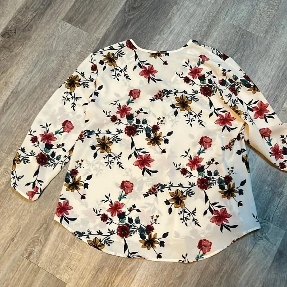 Cure off white flower print blouse - Picture 7 of 9